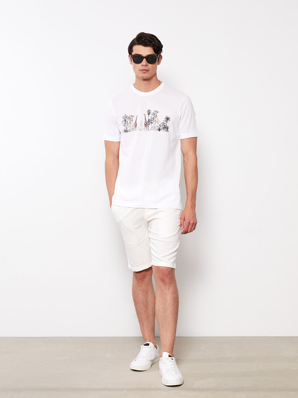 Bej Bisiklet Yaka Kısa Kollu Baskılı Erkek Tişört-1