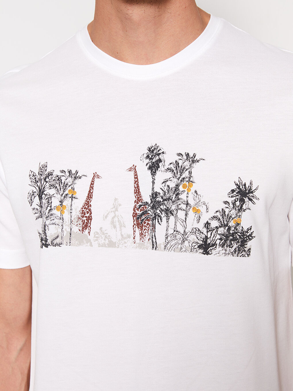 Bej Bisiklet Yaka Kısa Kollu Baskılı Erkek Tişört-3