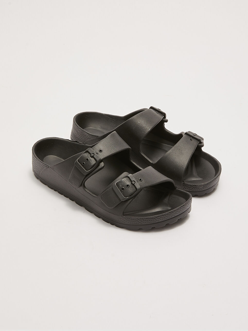 Siyah Toka Detaylı Çift Bantlı Kadın Terlik