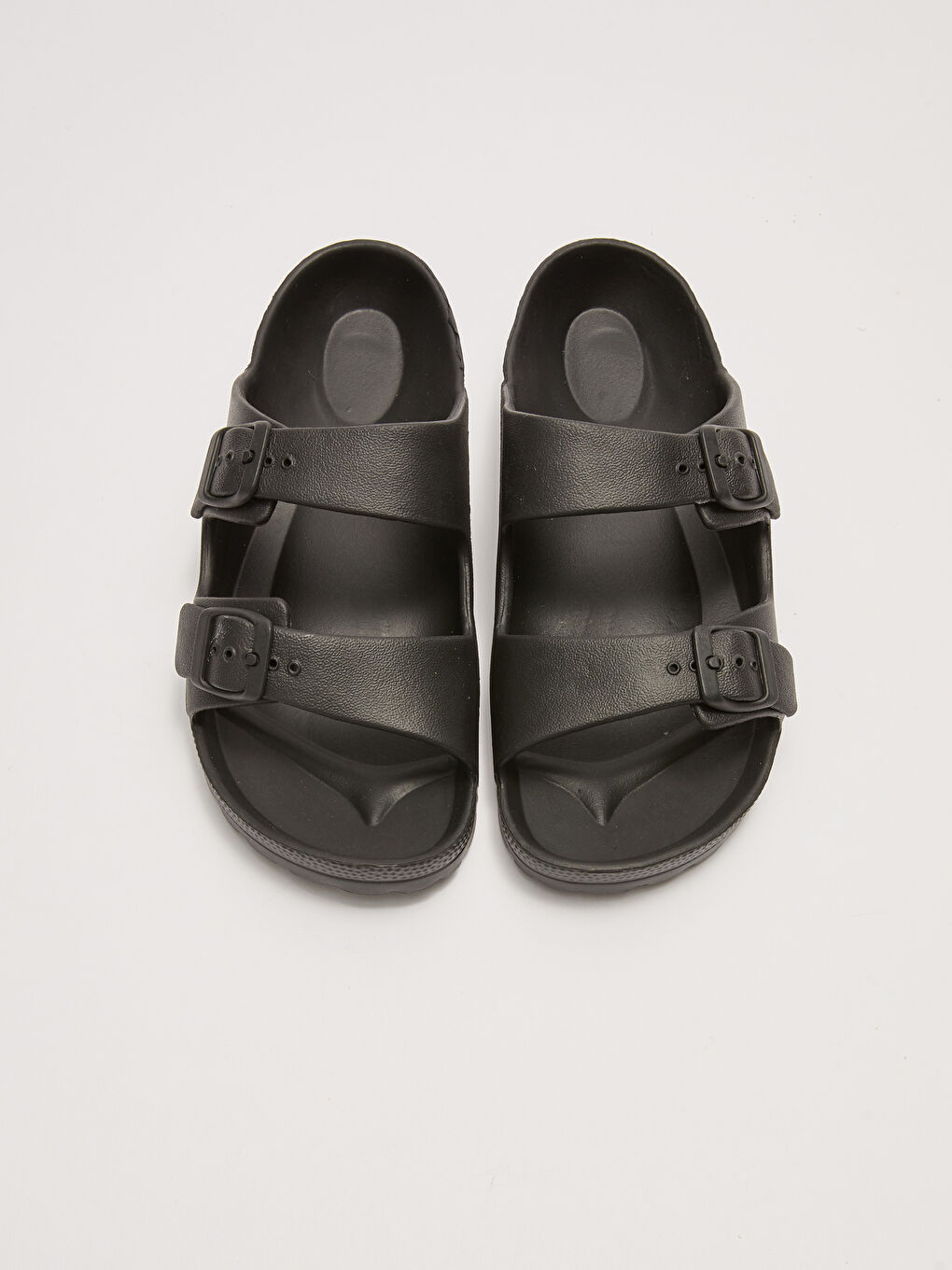 Siyah Toka Detaylı Çift Bantlı Kadın Terlik-2