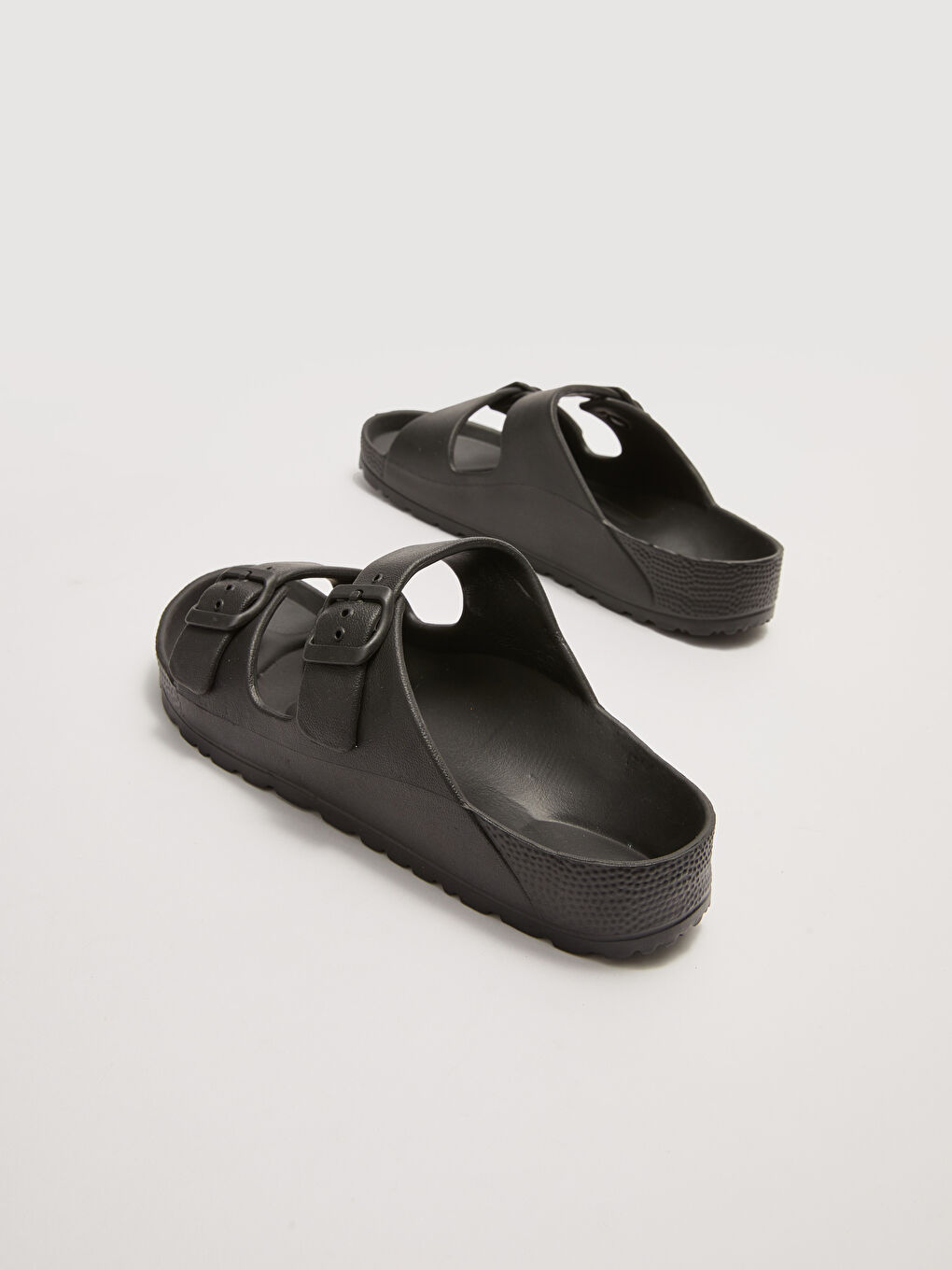 Siyah Toka Detaylı Çift Bantlı Kadın Terlik-5