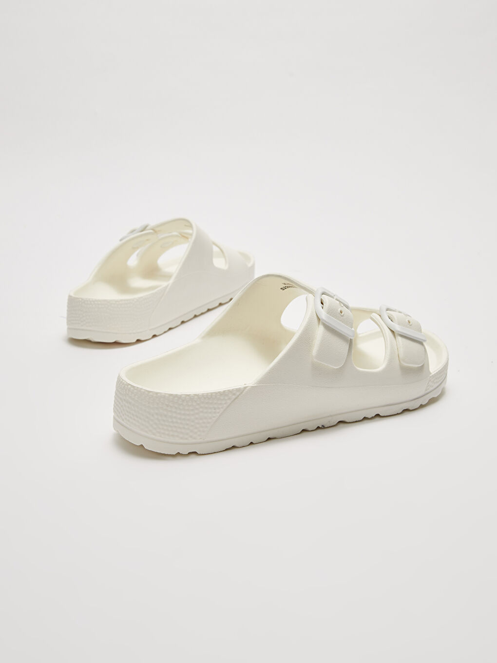 Beyaz Toka Detaylı Çift Bantlı Kadın Terlik-3