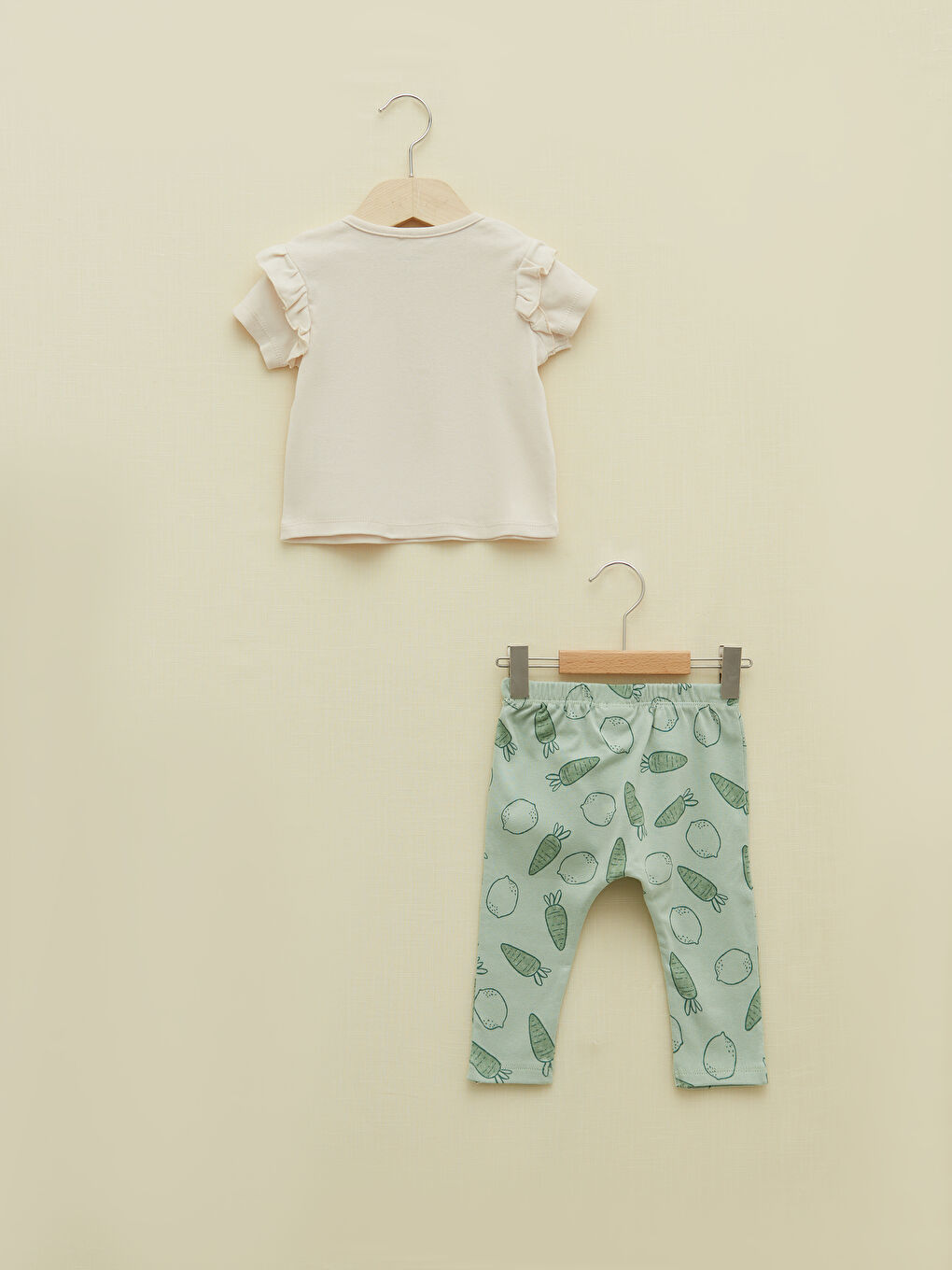 Bej Bisiklet Yaka Kısa Kollu Baskılı Kız Bebek Tişört ve Pantolon 2'li Takım-4