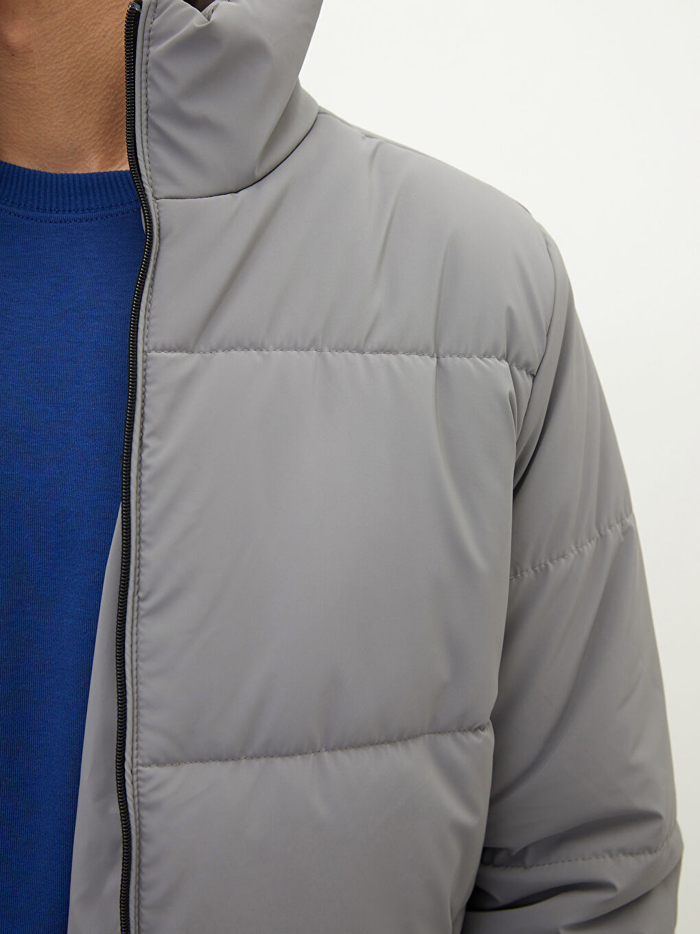 Gri Rahat Kalıp Dik Yaka Erkek Şişme Mont-2