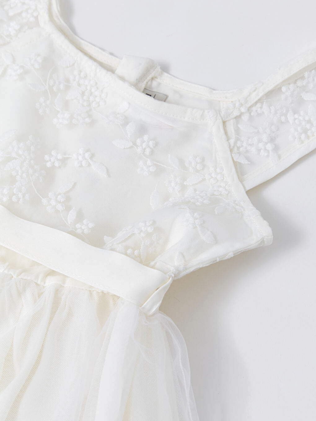 Ekru Kare Yaka Nakış Detaylı Kız Çocuk Elbise-2