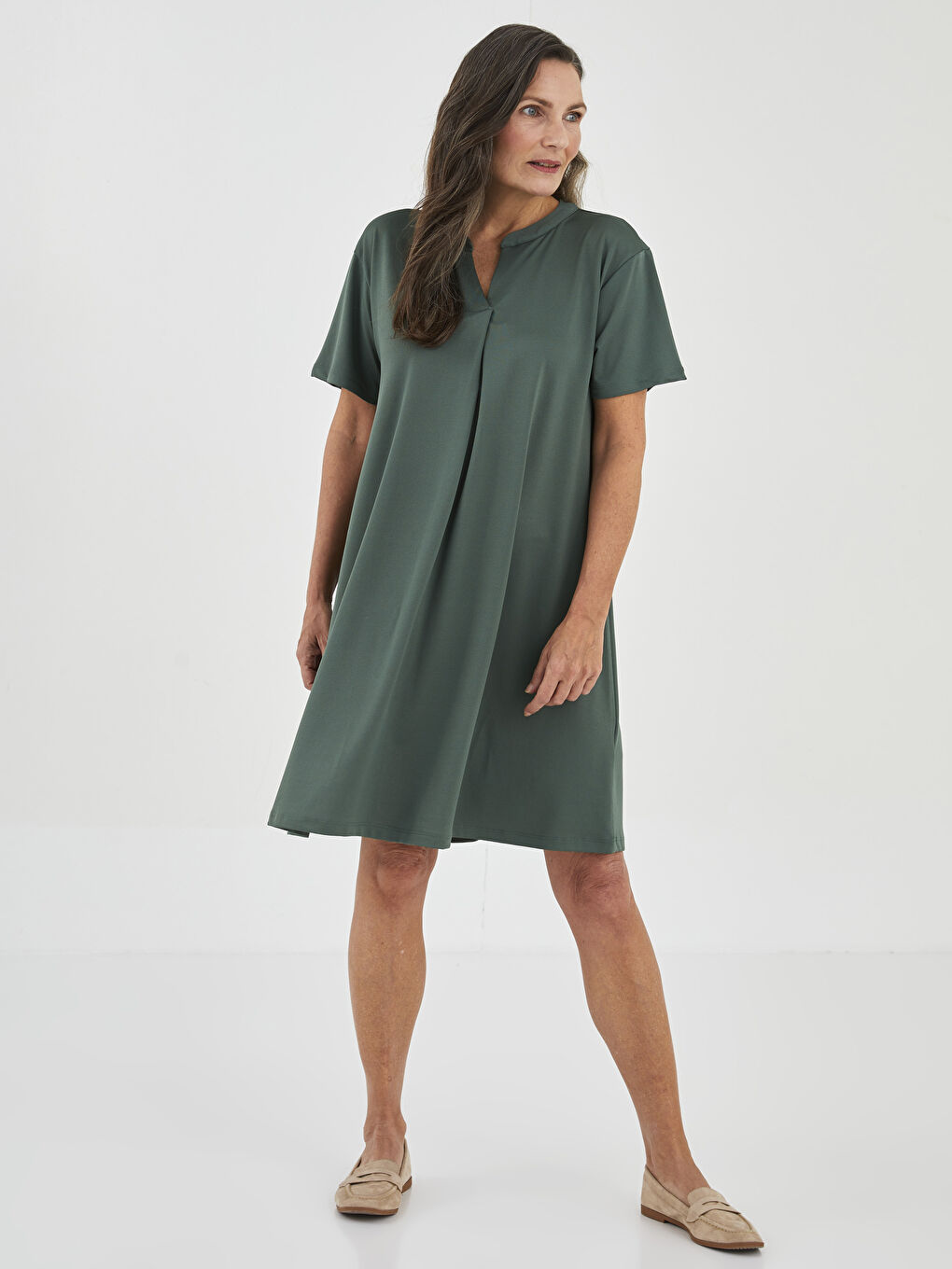 فستان بياقة بشق سادة كم قصير للسيدات