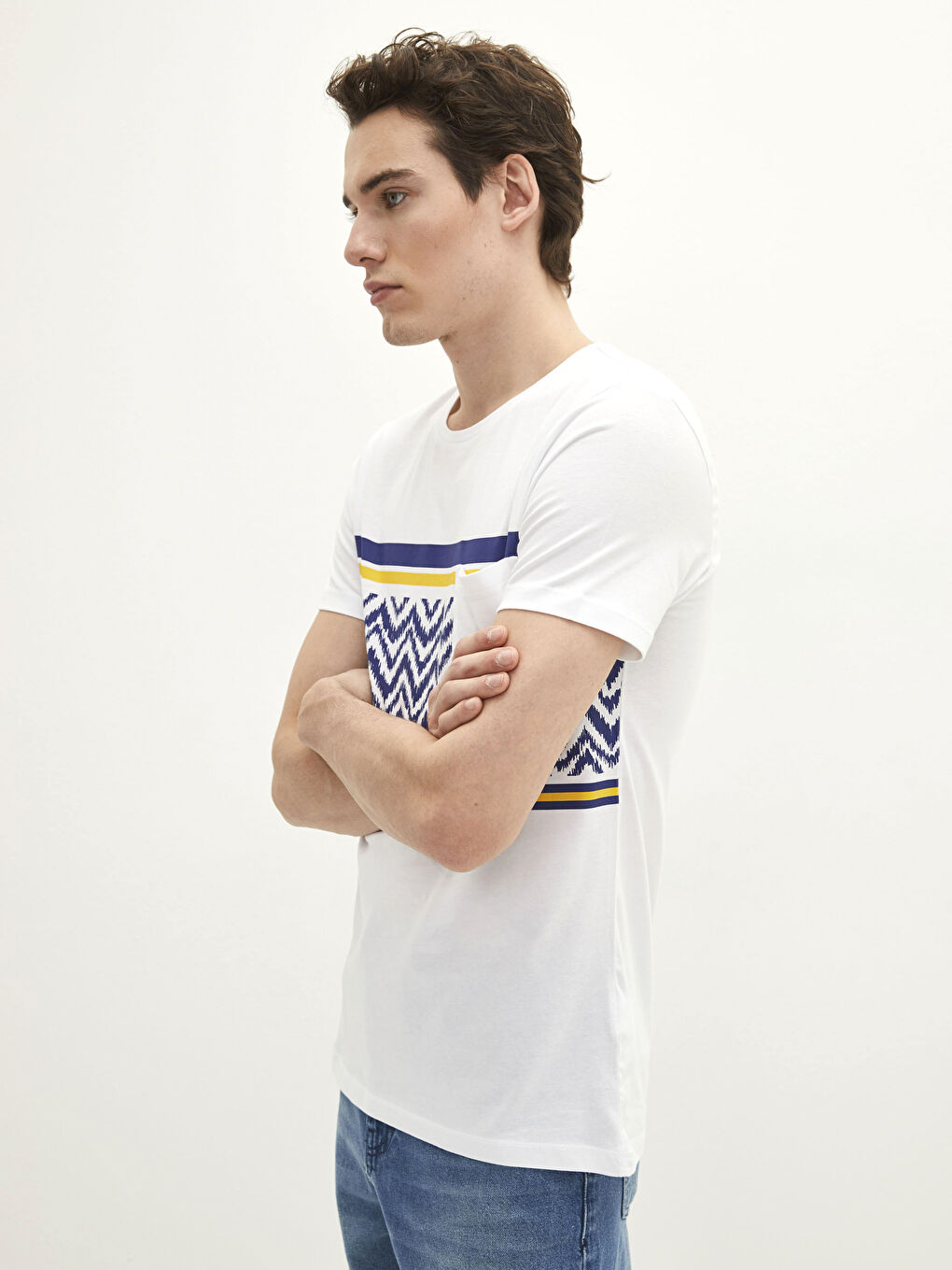 Beyaz Bisiklet Yaka Kısa Kollu Desenli Penye Erkek Tişört