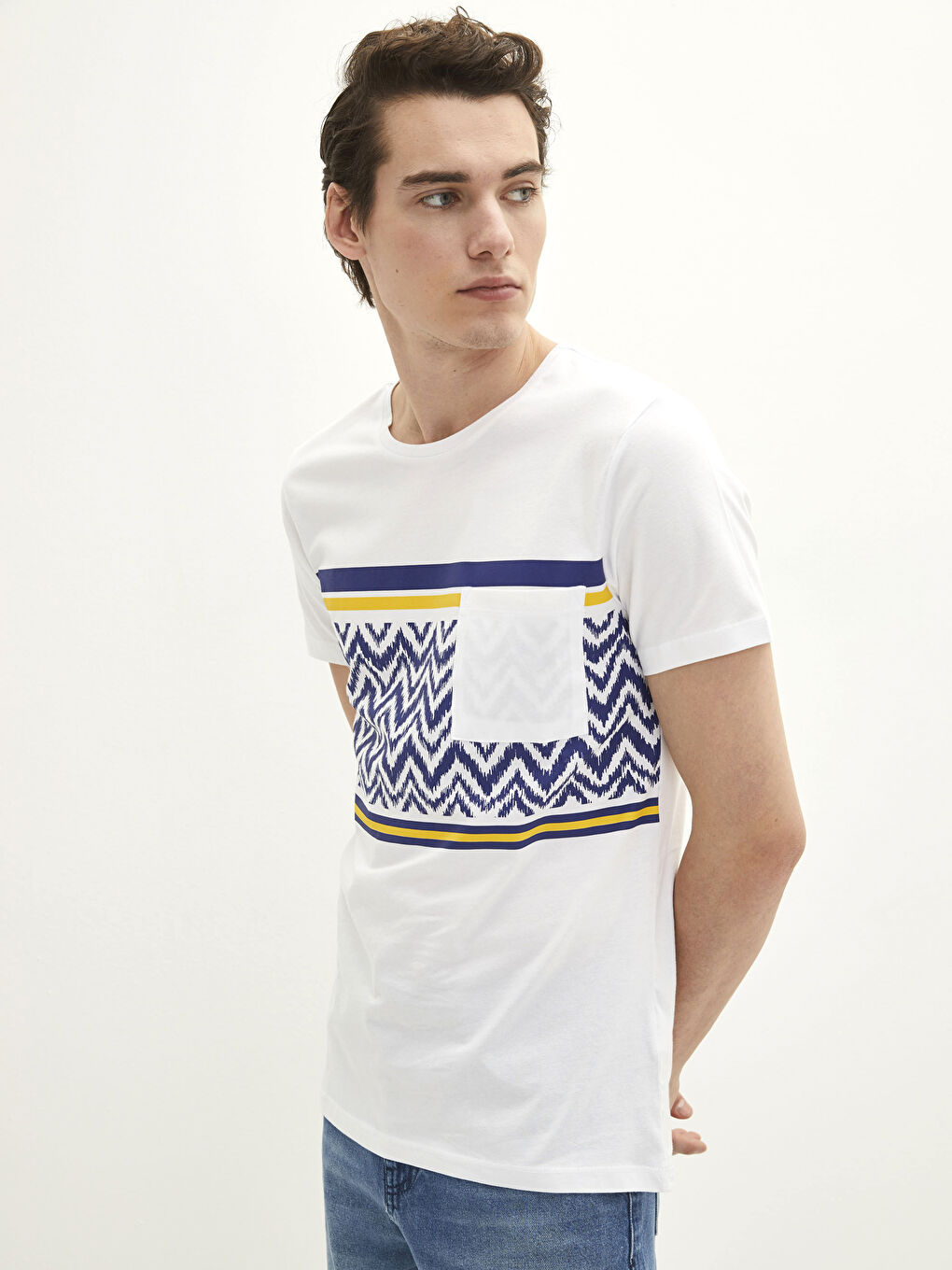 Beyaz Bisiklet Yaka Kısa Kollu Desenli Penye Erkek Tişört-1