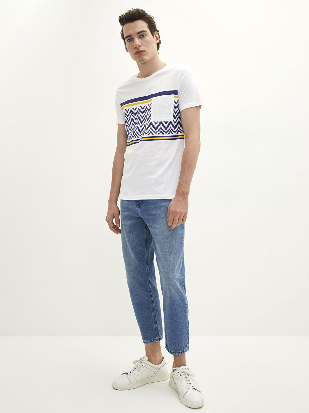 Beyaz Bisiklet Yaka Kısa Kollu Desenli Penye Erkek Tişört-2