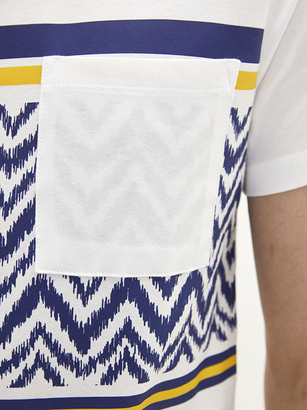 Beyaz Bisiklet Yaka Kısa Kollu Desenli Penye Erkek Tişört-3