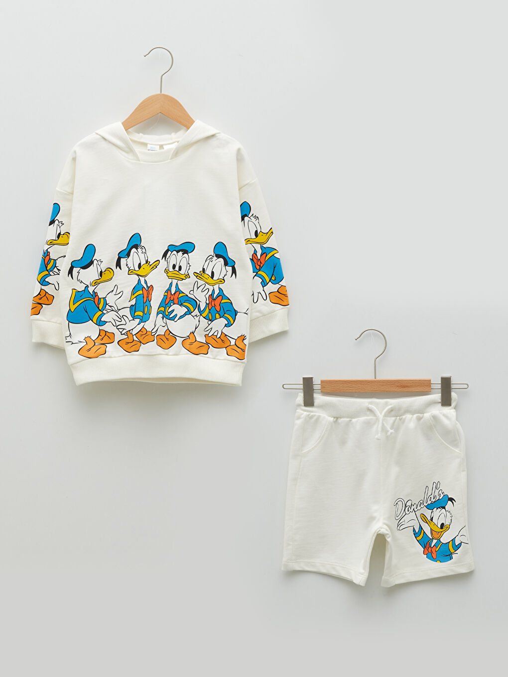 Ekru Kapüşonlu Uzun Kollu Donald Duck Baskılı Erkek Bebek Sweatshirt ve Şort 2'li Takım-3