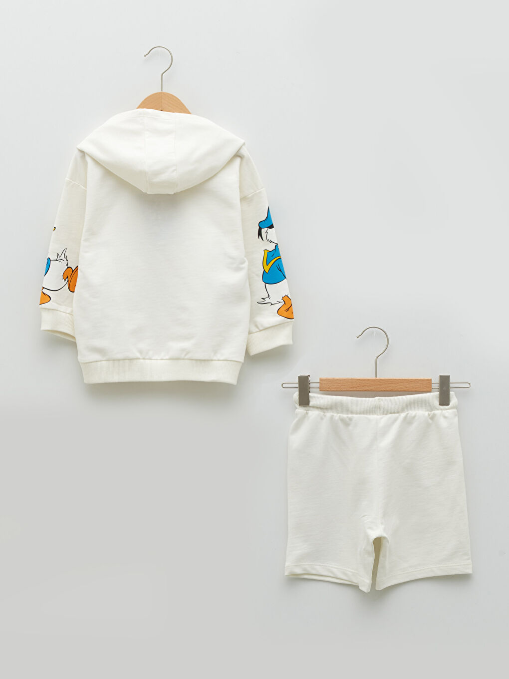 Ekru Kapüşonlu Uzun Kollu Donald Duck Baskılı Erkek Bebek Sweatshirt ve Şort 2'li Takım-4