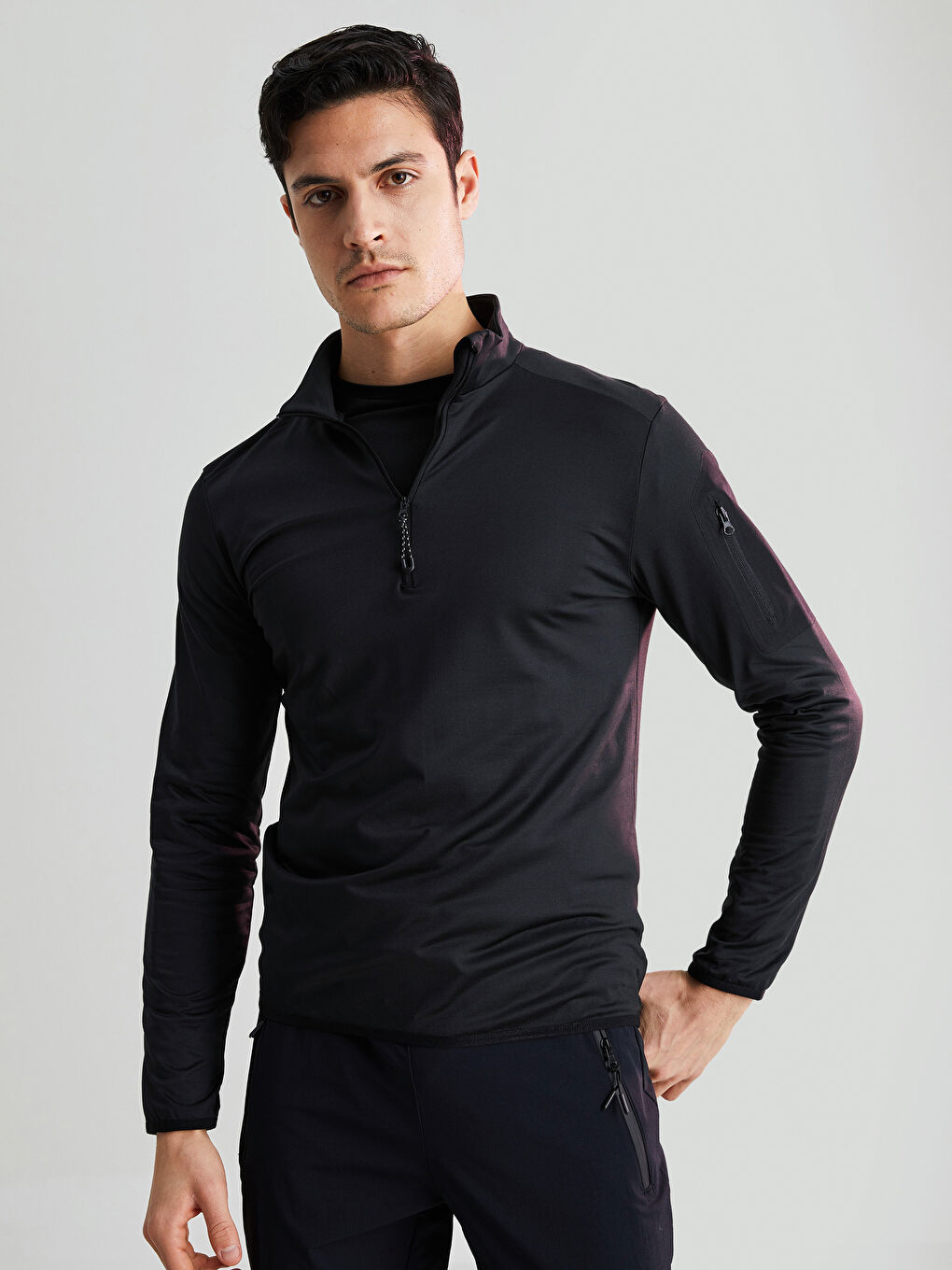 سويت شيرت رجالي بأكمام طويلة وياقة عالية وقصة ضيقة