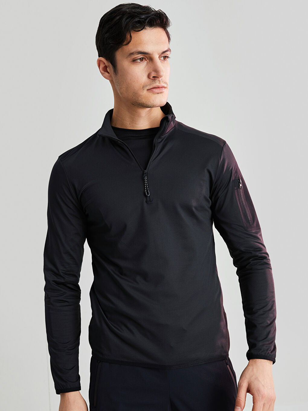 سويت شيرت رجالي بأكمام طويلة وياقة عالية وقصة ضيقة-1