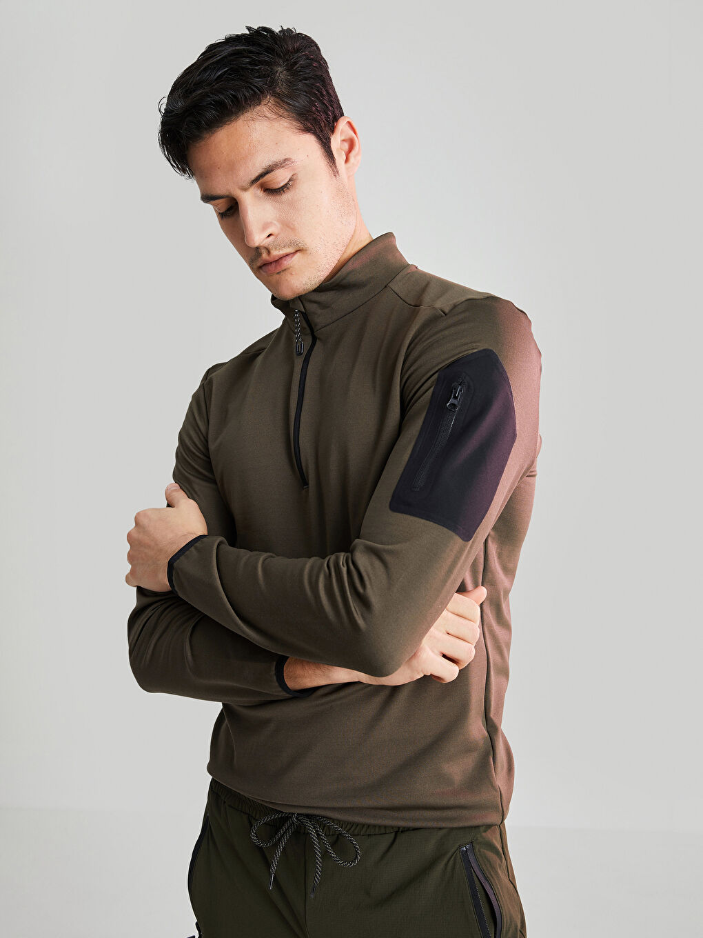 Haki Dik Yaka Uzun Kollu İnce Erkek Sweatshirt