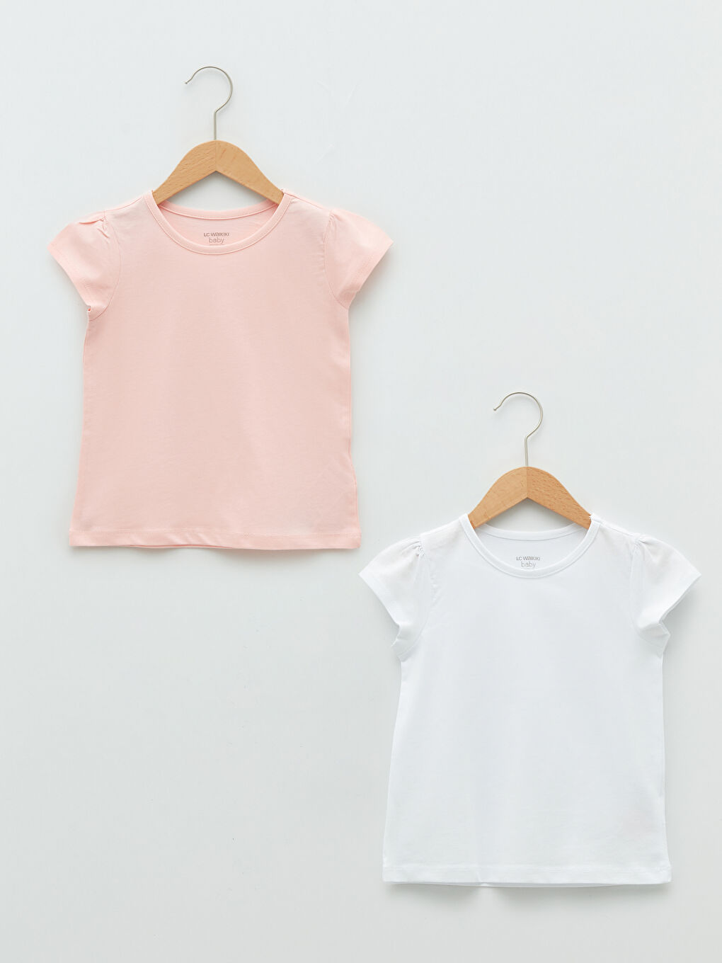 تيشيرت بناتي بياقة دائرية وكم قصير سادة - قطعتين