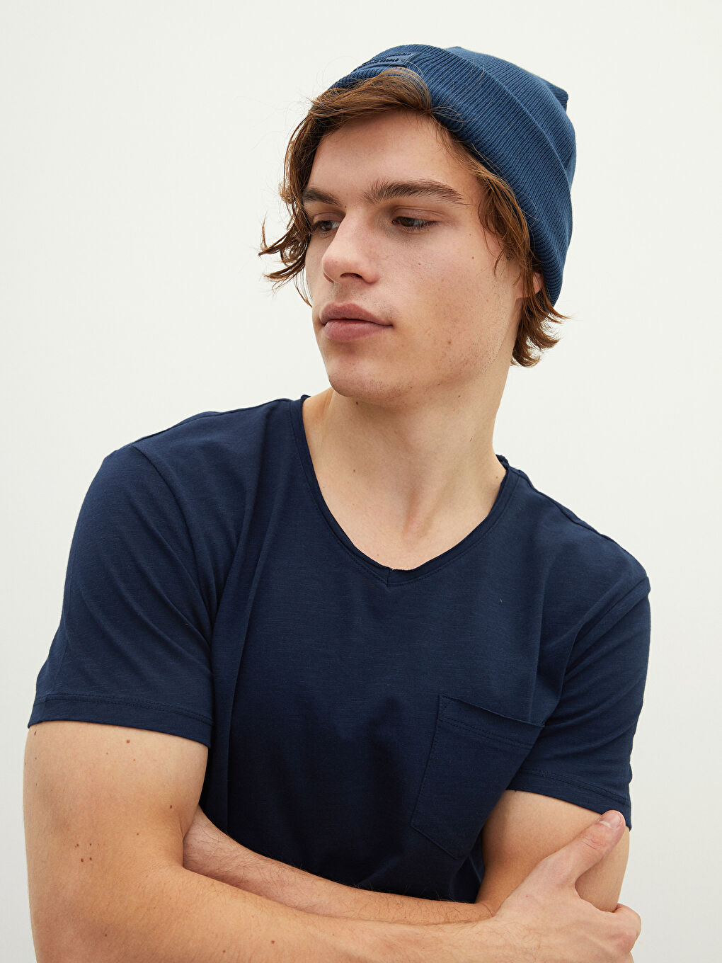 Базовая мужская футболка из хлопка с V-образным вырезом и короткими рукавами-1