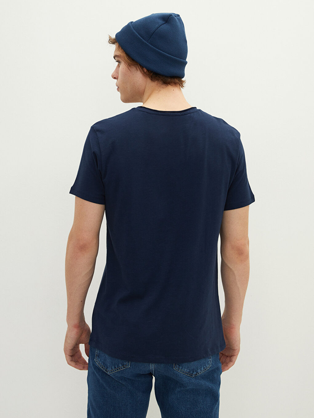 Базовая мужская футболка из хлопка с V-образным вырезом и короткими рукавами-4