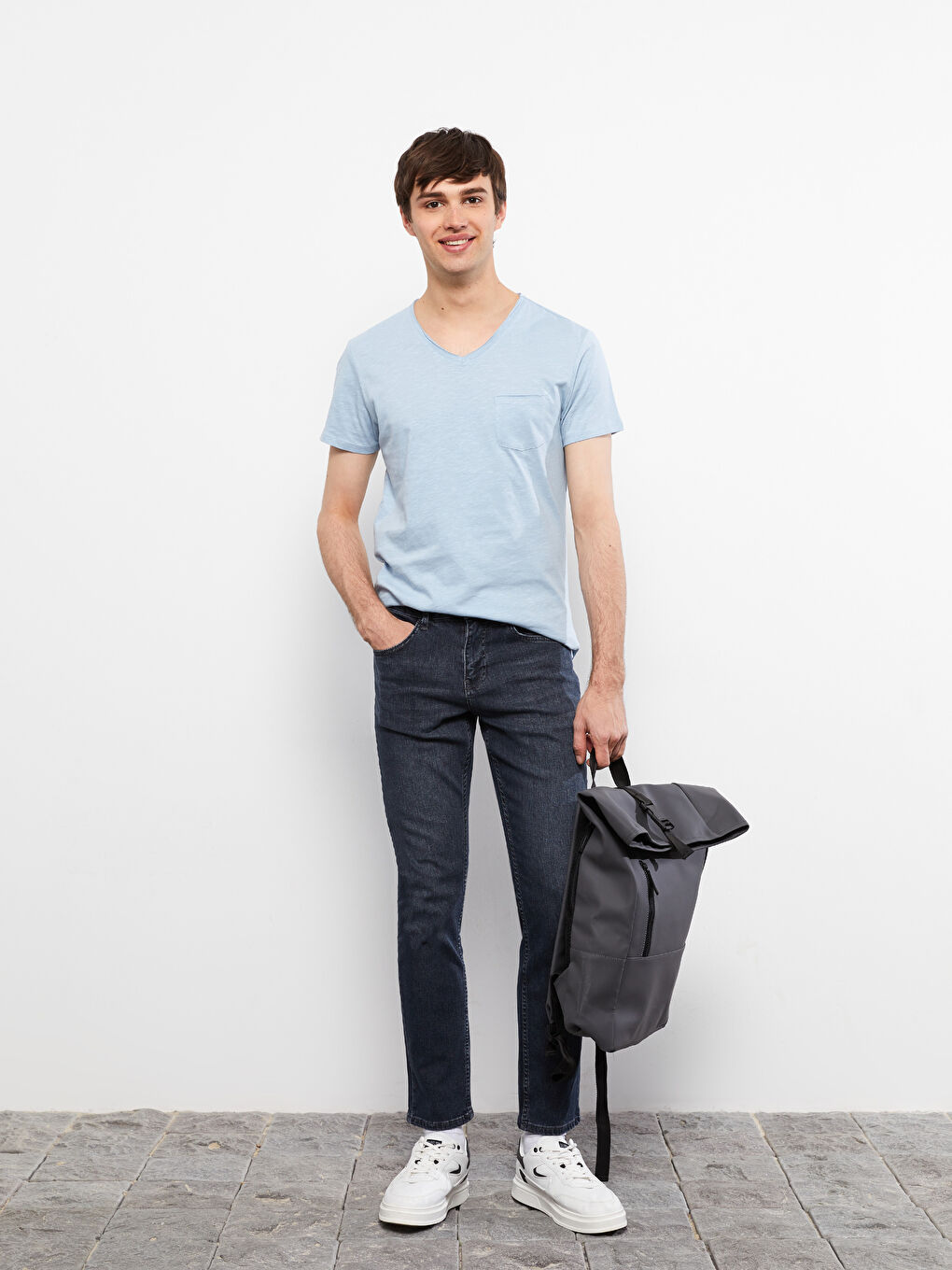 Mavi V Yaka Kısa Kollu Basic Pamuklu Erkek Tişört-1