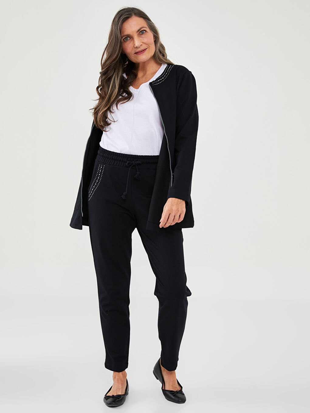 Siyah Beli Lastikli Taşlı Cep Detaylı Kadın Eşofman Altı-2