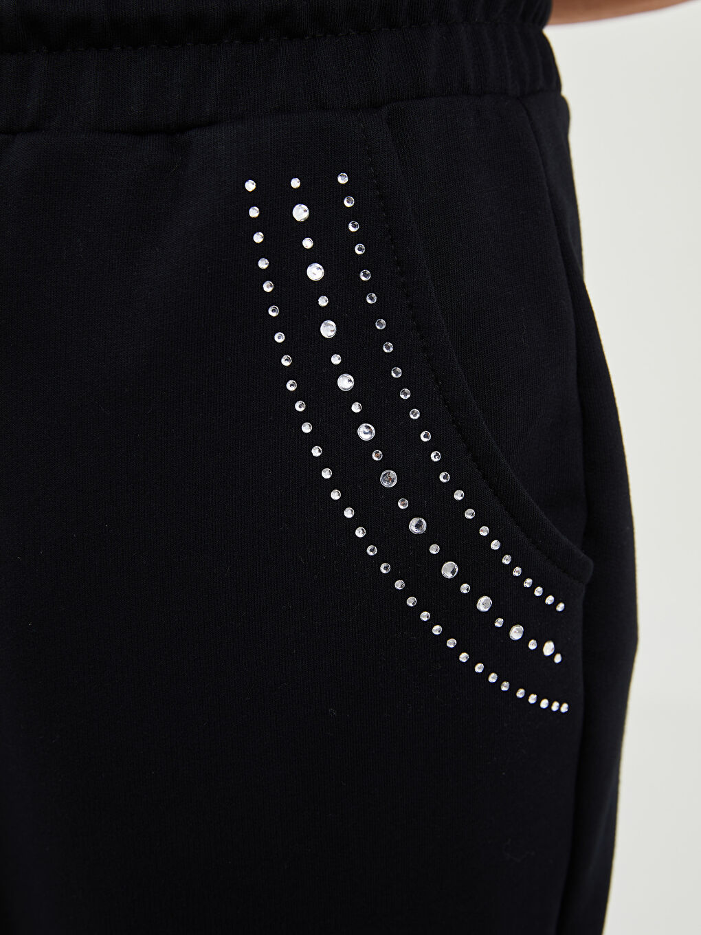 Siyah Beli Lastikli Taşlı Cep Detaylı Kadın Eşofman Altı-3