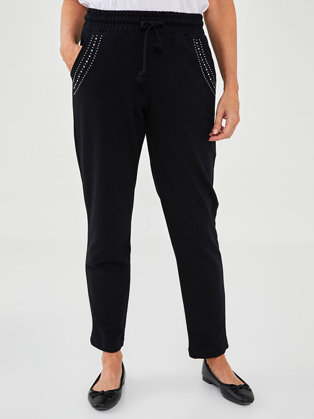 Siyah Beli Lastikli Taşlı Cep Detaylı Kadın Eşofman Altı-4