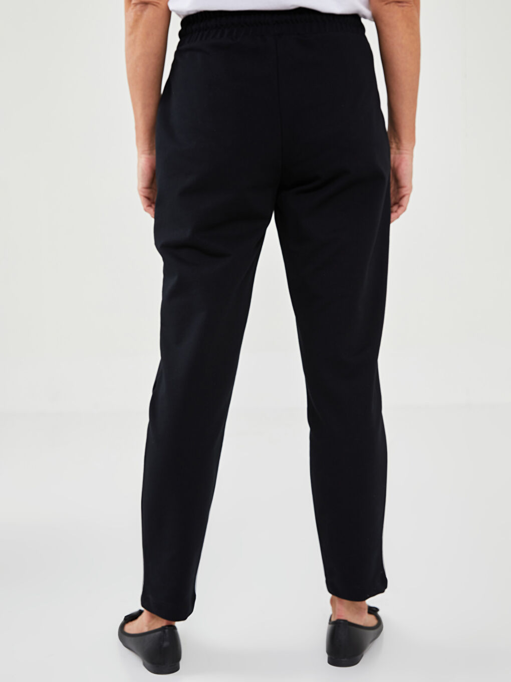 Siyah Beli Lastikli Taşlı Cep Detaylı Kadın Eşofman Altı-5