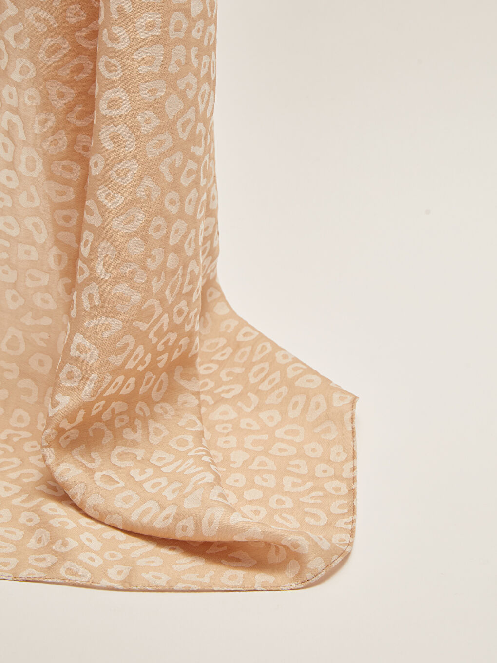 Desenli Kadın Şal-3