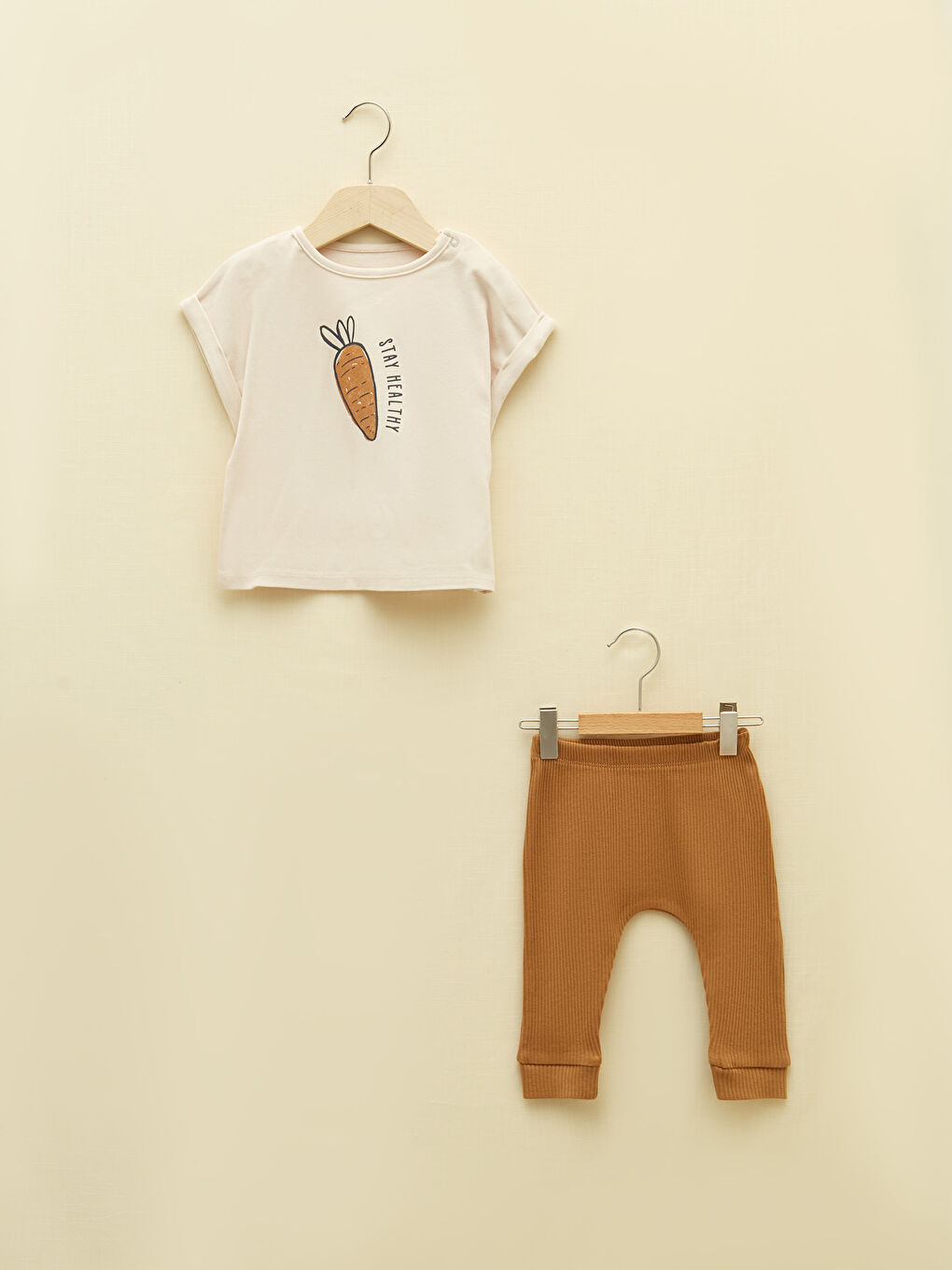 Rundhalsausschnitt Kurzarm Bedrucktes Baby Jungen T-Shirt und Jogginghose 2-Teiliges Set-3