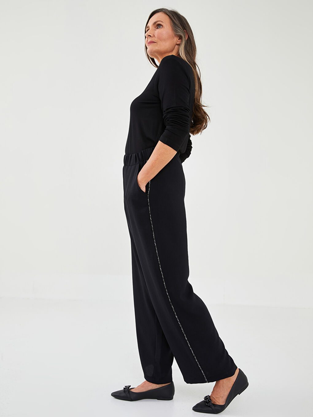 Siyah Beli Lastikli Rahat Kalıp Düz Şerit Detaylı Kadın Pantolon