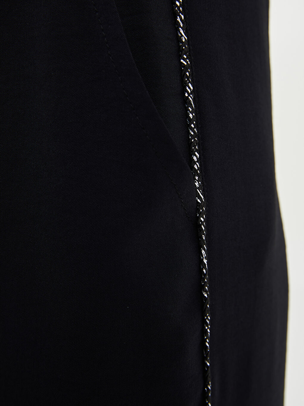 Siyah Beli Lastikli Rahat Kalıp Düz Şerit Detaylı Kadın Pantolon-2