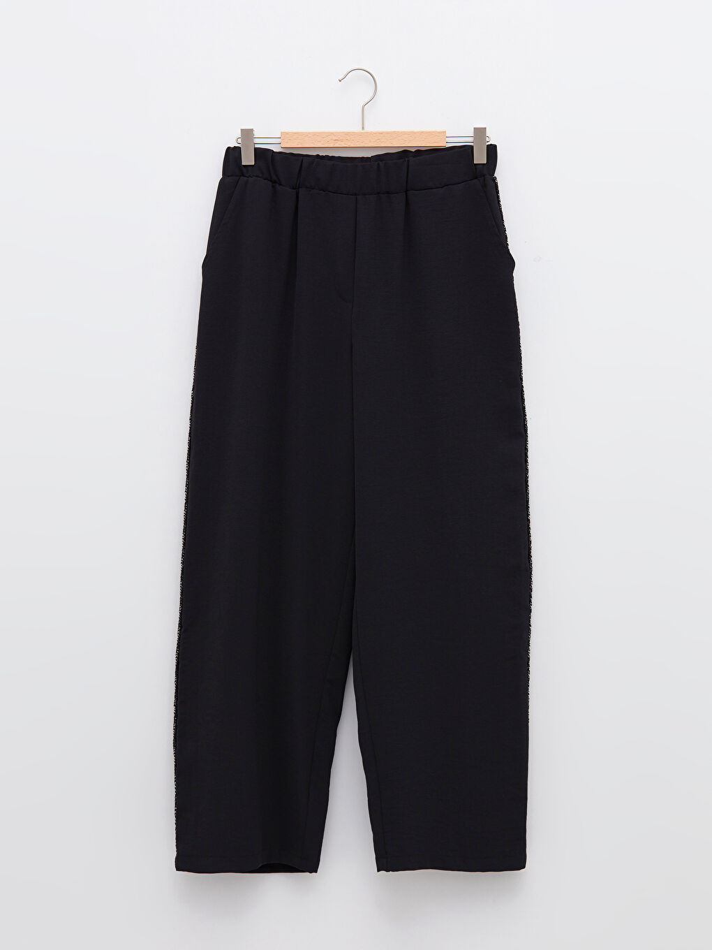 Siyah Beli Lastikli Rahat Kalıp Düz Şerit Detaylı Kadın Pantolon-5