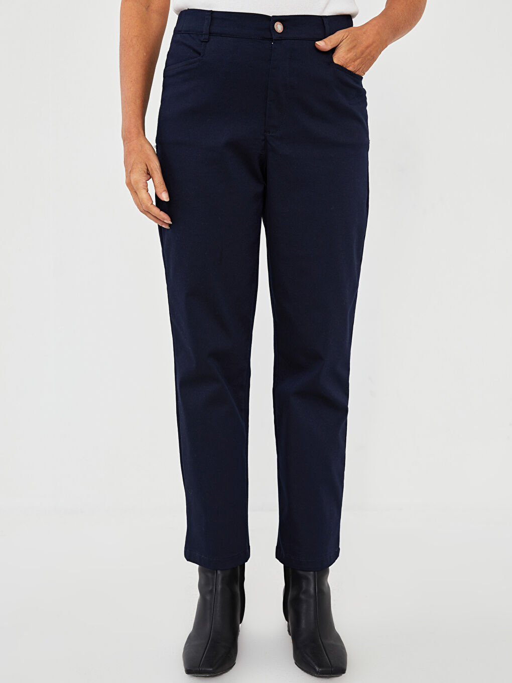 Slim Fit Straight Pocket Detailed Gabardine Fabric Women's Trousers-4