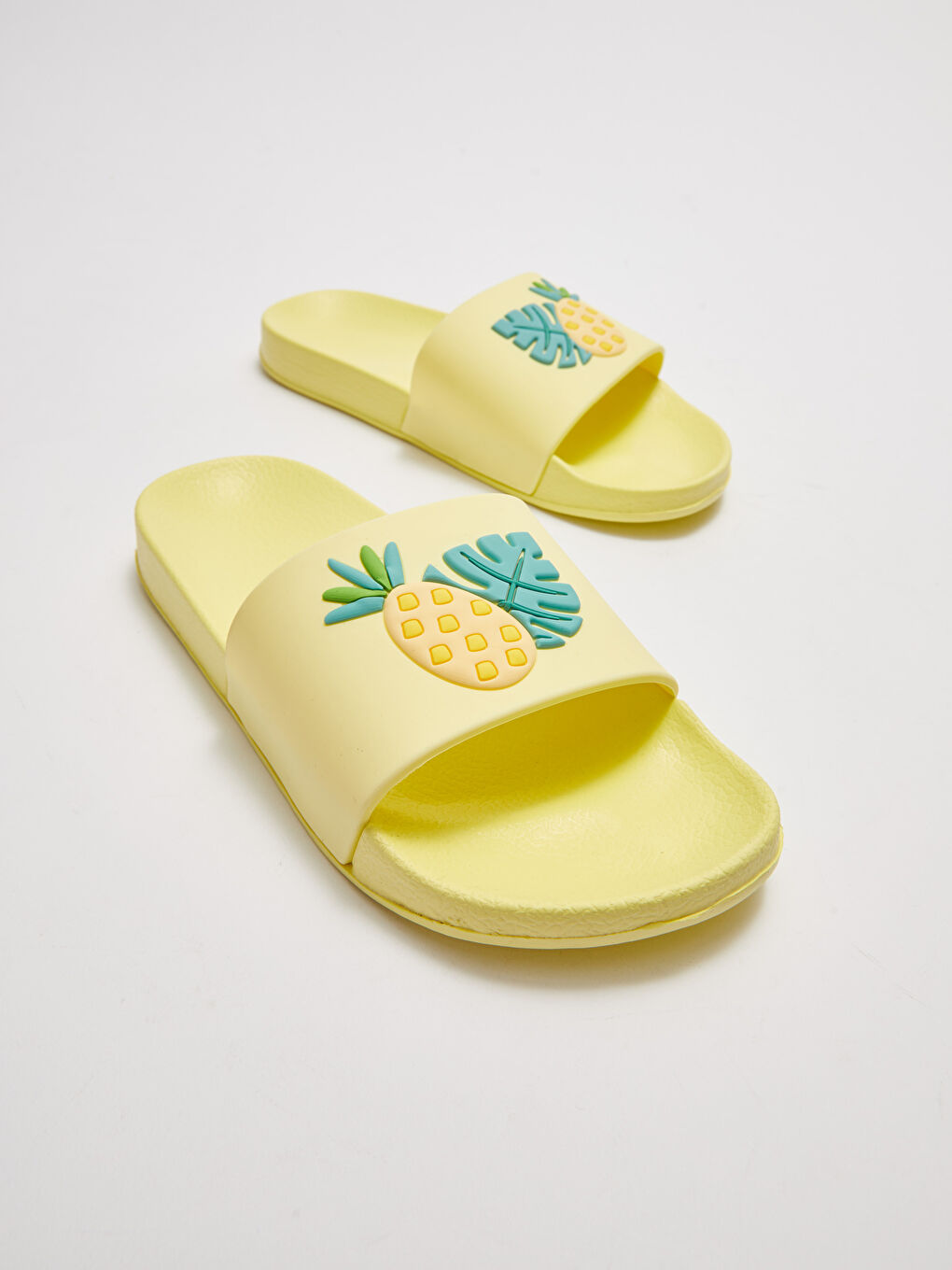 LCW STEPS Women's Slippers With Pineapple Appliqué -S25896Z8-FEY