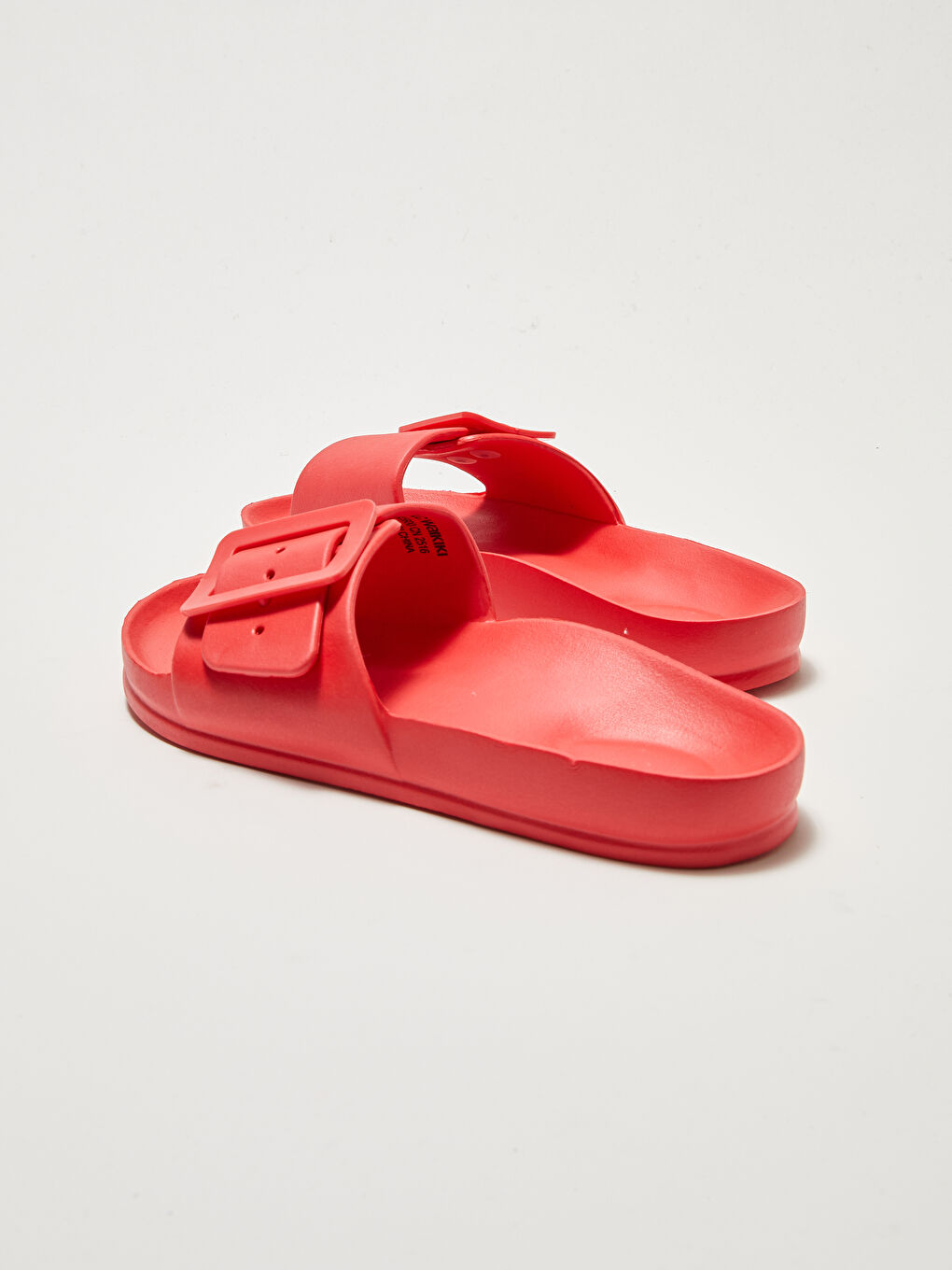 شبشب نسائي بحزام واحد بتفاصيل إبزيم-3