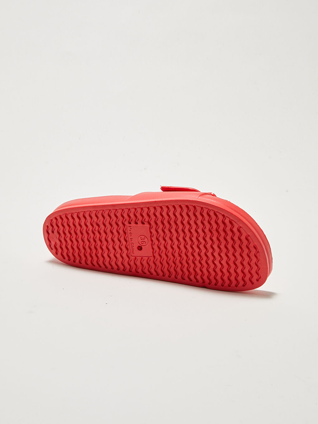 شبشب نسائي بحزام واحد بتفاصيل إبزيم-4