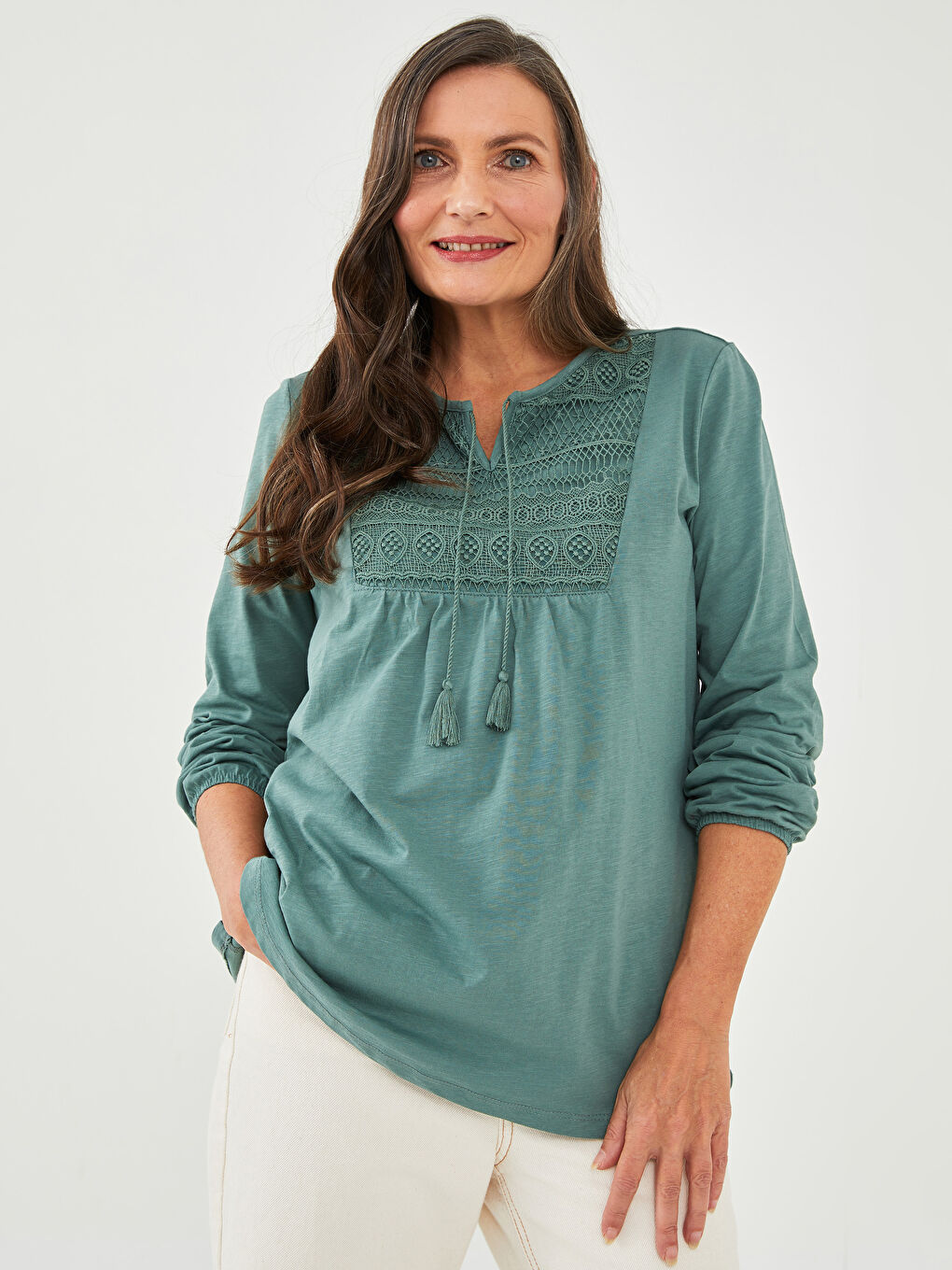Yeşil Bağlamalı Yaka Nakışlı Uzun Kollu Kadın Bluz