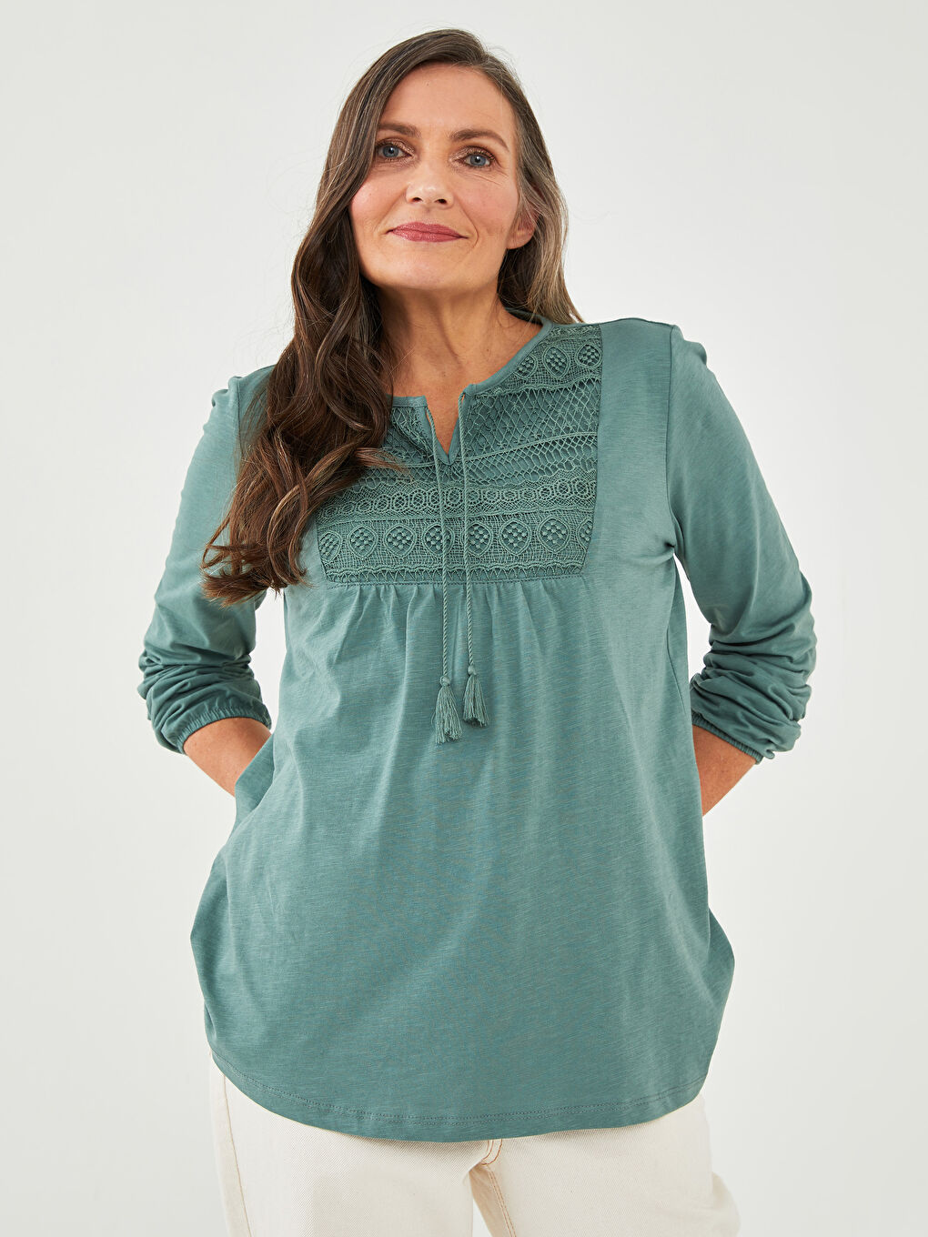 Yeşil Bağlamalı Yaka Nakışlı Uzun Kollu Kadın Bluz-1