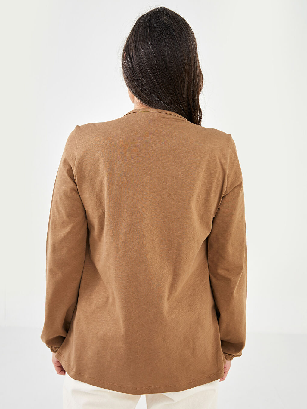 Kahverengi Bağlamalı Yaka Nakışlı Uzun Kollu Kadın Bluz-4