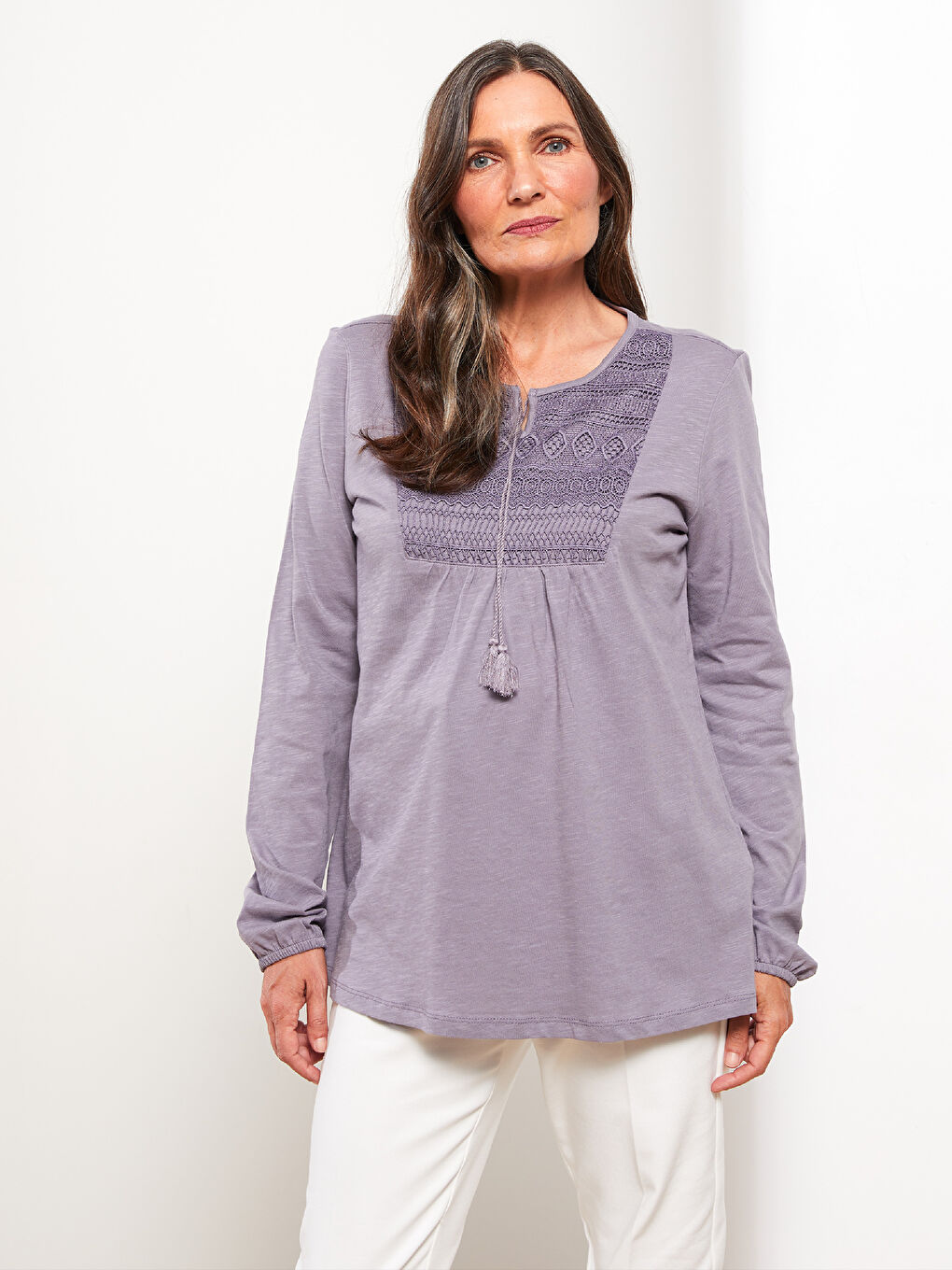 Lila Bağlamalı Yaka Nakışlı Uzun Kollu Kadın Bluz