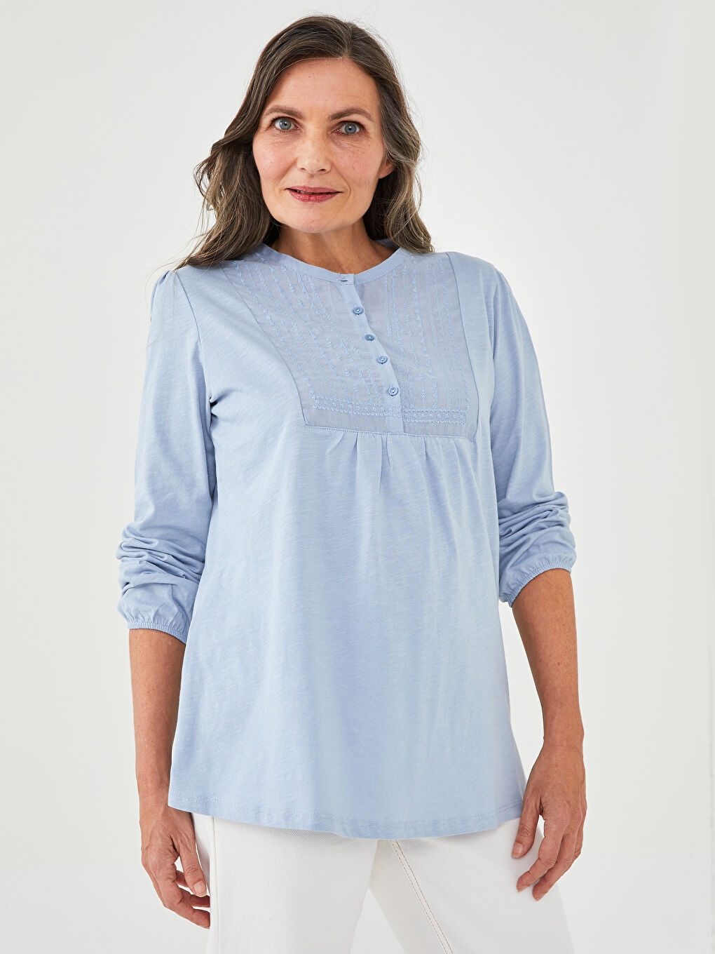 بلوزة قطن كم طويل مطرزة برقبة دائرية للسيدات-1