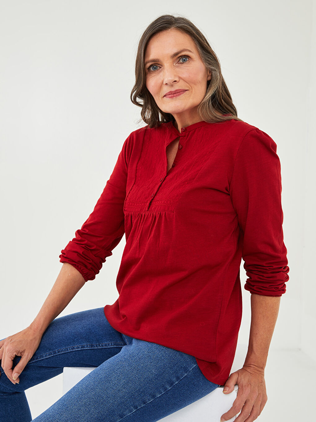 Kırmızı Bisiklet Yaka Nakışlı Uzun Kollu Pamuklu Kadın Bluz-1