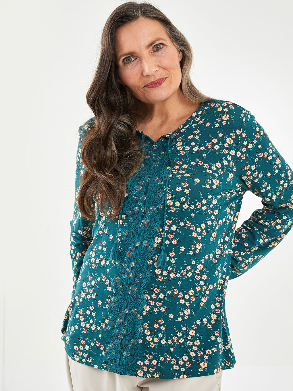 Yeşil Bağlamalı Yaka Çiçekli Uzun Kollu Kadın Bluz-1