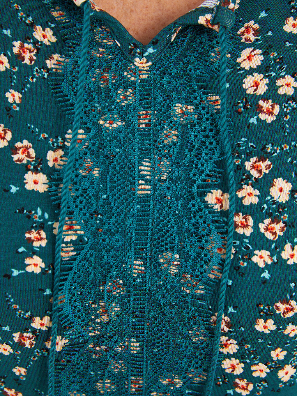 Yeşil Bağlamalı Yaka Çiçekli Uzun Kollu Kadın Bluz-2