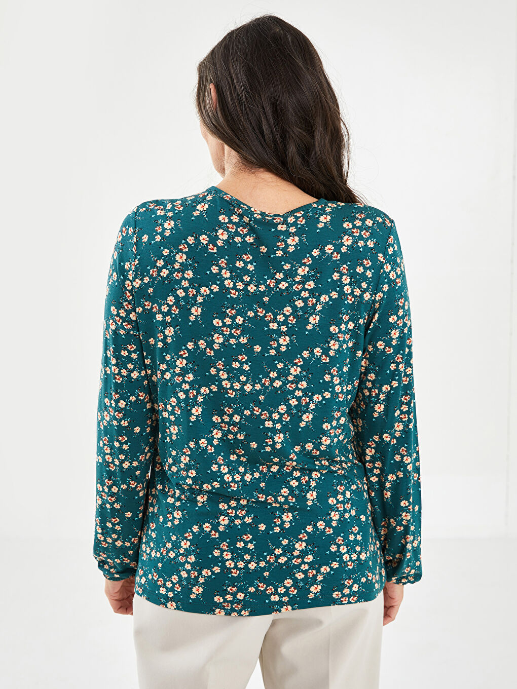 Yeşil Bağlamalı Yaka Çiçekli Uzun Kollu Kadın Bluz-4