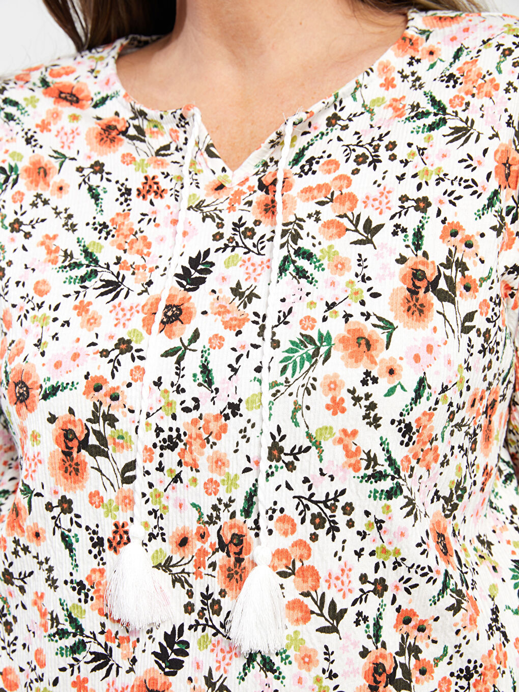 Turuncu Bağlamalı Yaka Çiçekli Uzun Kollu Kadın Bluz-3