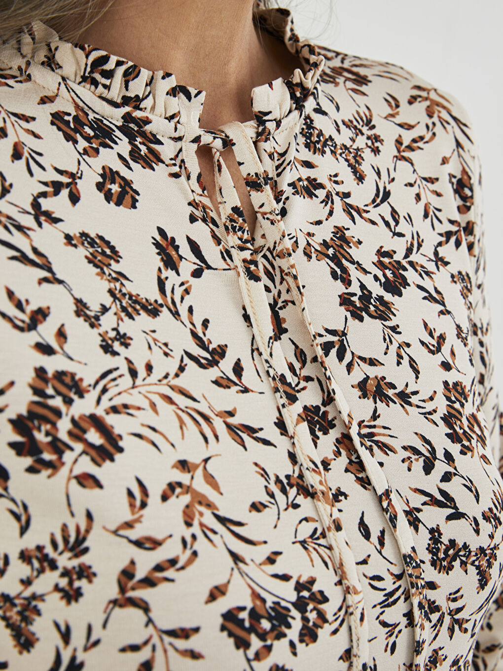 Frilly Tie Collar Floral Long Sleeve Women's Blouse-2