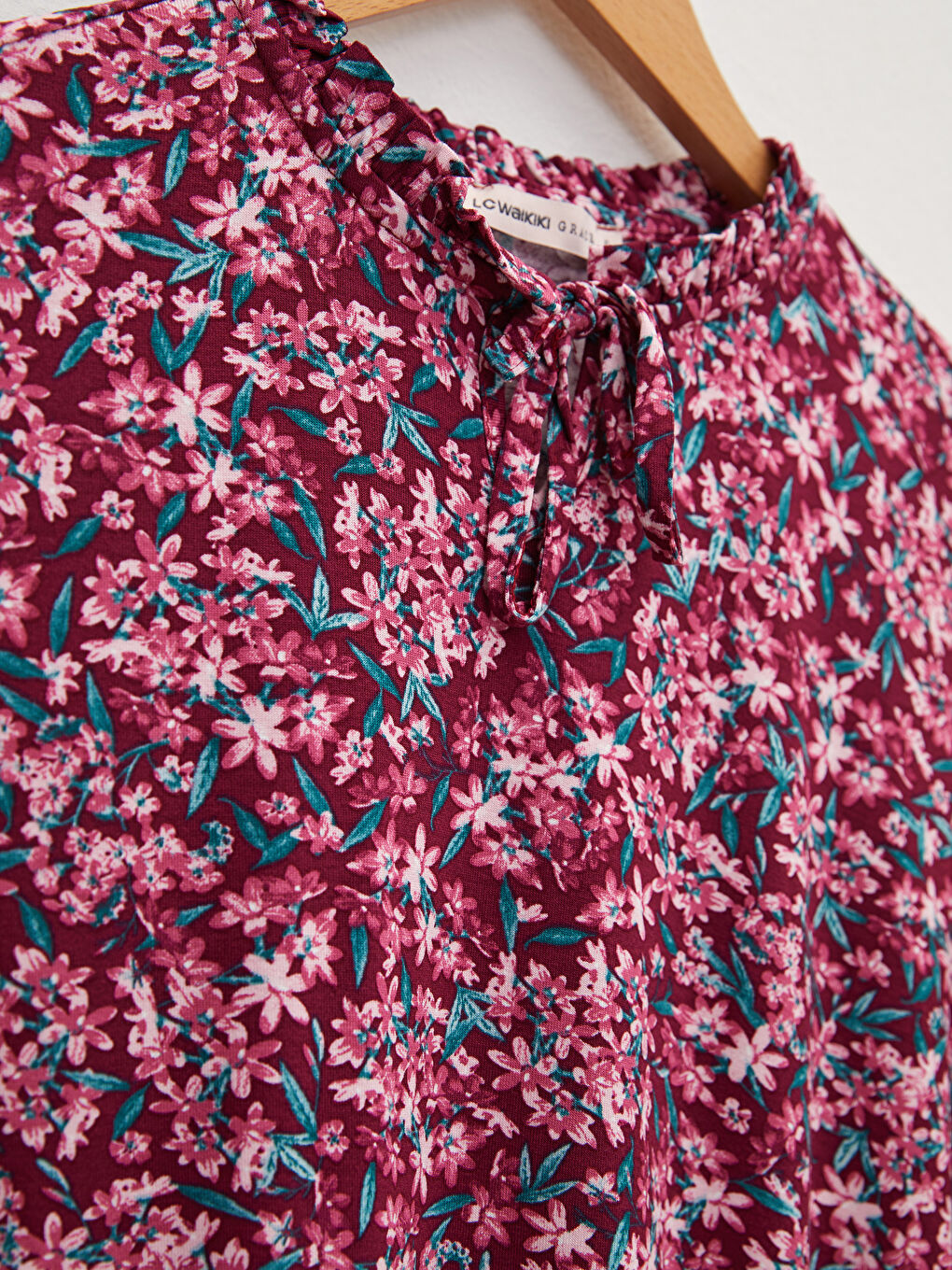 Mürdüm Fırfırlı Bağlamalı Yaka Çiçekli Uzun Kollu Kadın Bluz-6