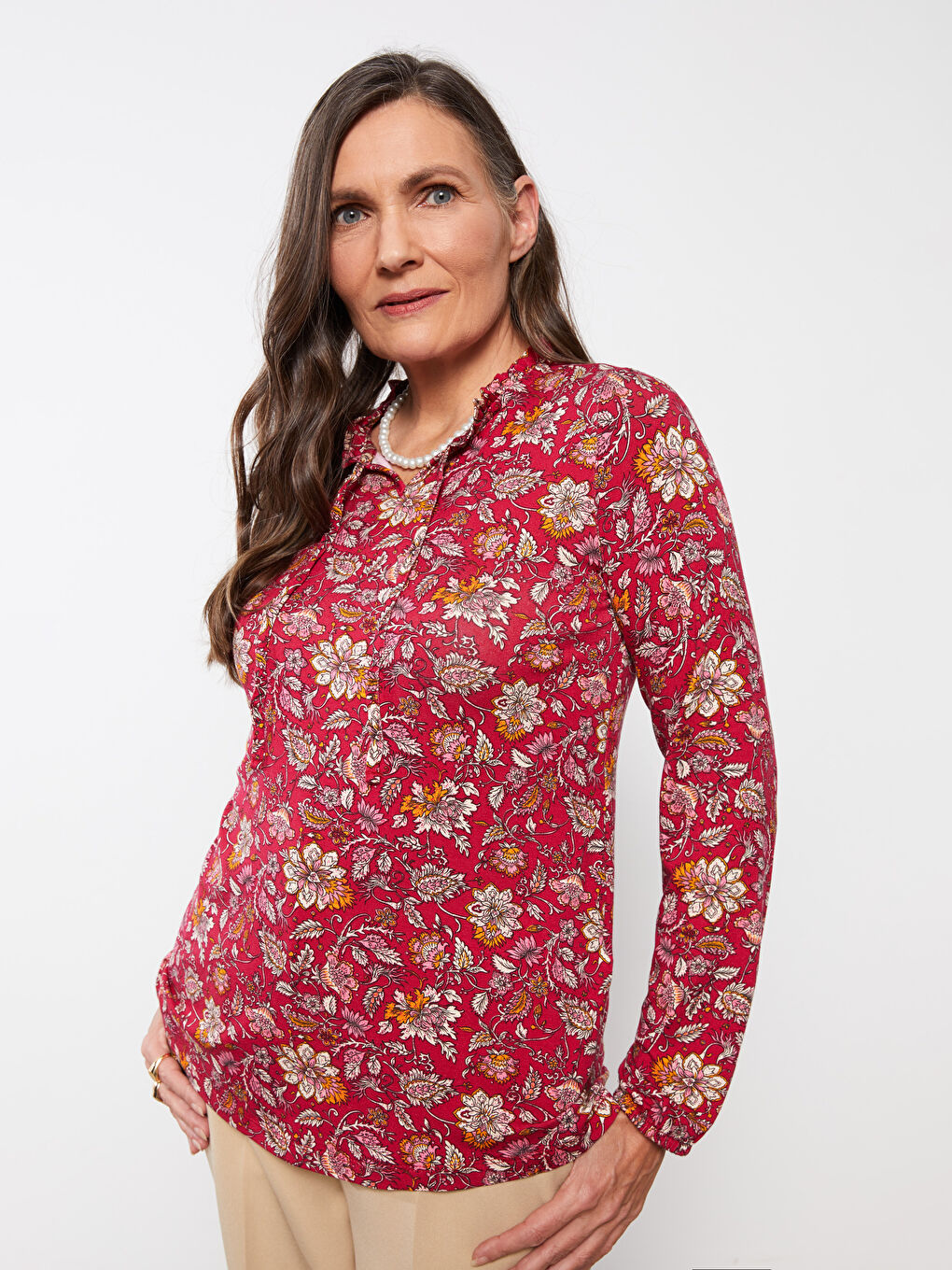 Kırmızı Fırfırlı Bağlamalı Yaka Çiçekli Uzun Kollu Kadın Bluz