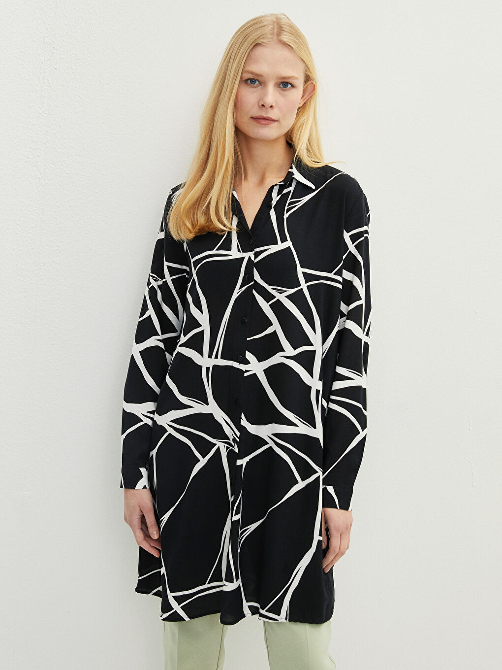 Шарена риза-туника с дълъг ръкав от вискоза за жени-1